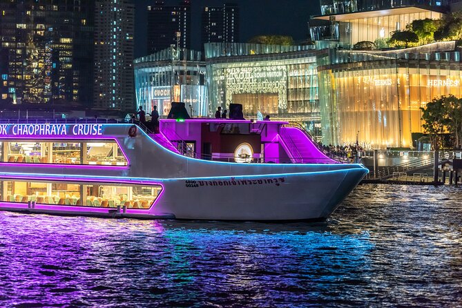 The Newest Luxury 5-Star Bangkok Chao Phraya Dinner Cruise - The buffet: broad choice, mixed temperature