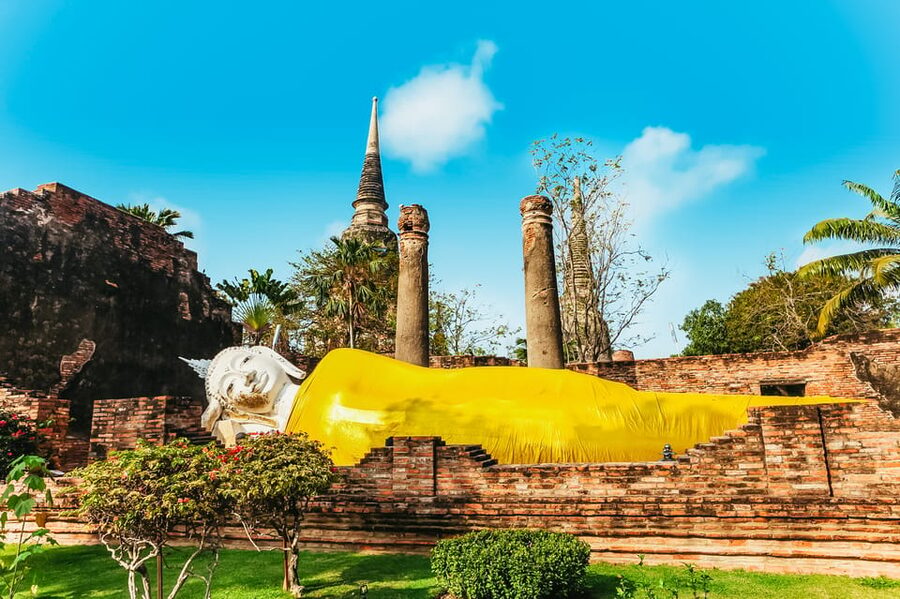 The Old Siam: Ayutthaya Temples Small Group Tour with Lunch - Wat Lokayasutha and the giant reclining Buddha