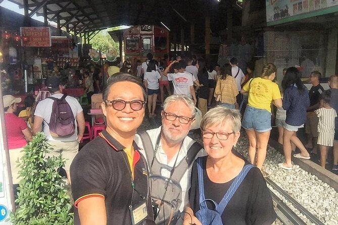 Train & Floating Market Food Adventure + Scenic train ride - What the guides add