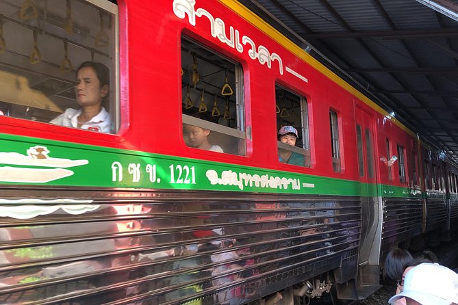 Train Market and Floating Market half day tour - Who will enjoy this half-day outing