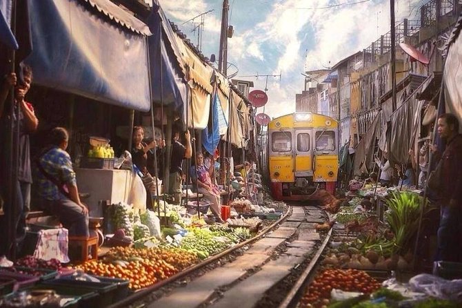 Train Market and Floating Market half day tour - Should you book this tour?