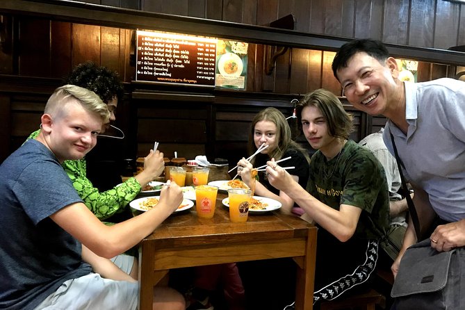 Tuk Tuk Bangkok Private Tour: WW2 Pad Thai, 360-Viewpoint, Chinatown (Pickup) - Why this three-hour evening works