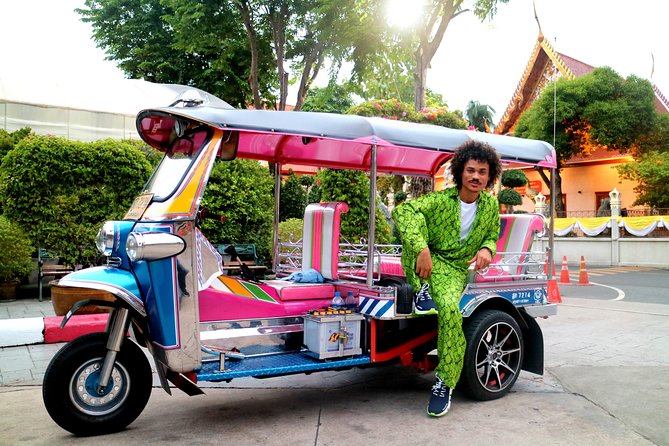 Tuk Tuk Bangkok Private Tour: WW2 Pad Thai, 360-Viewpoint, Chinatown (Pickup) - The guides can shape the evening