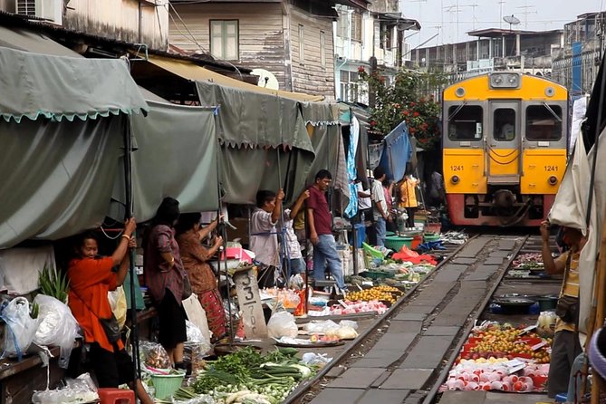 Unique Bangkok Markets: Train Market & Floating Market Adventure - The morning start and Bangkok pickup