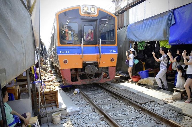 Unique Bangkok Markets: Train Market & Floating Market Adventure - Who will get the most from this tour