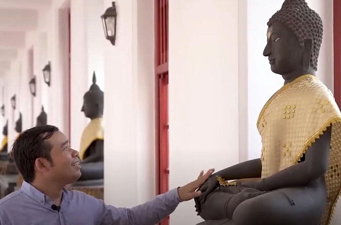 Visit temples in and around Bangkok with a former monk of 10 years - Who will get the most from this tour