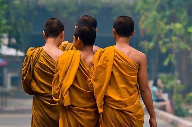 Visit temples in and around Bangkok with a former monk of 10 years - Should you book it?