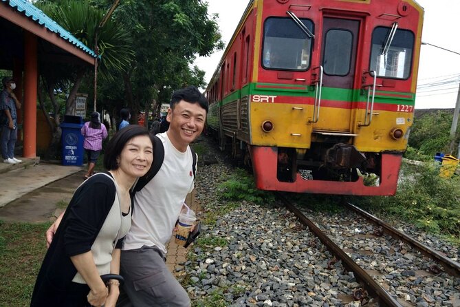 Wheelchair & Luxury Tour to Floating & Railway Markets - Timing, comfort, and what to bring