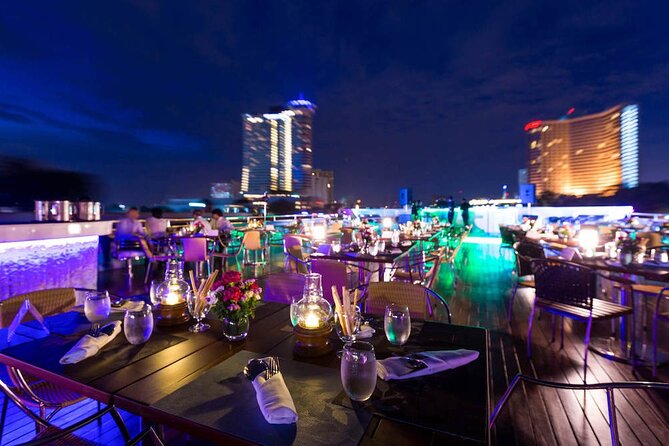 Wonderful Pearl: Bangkok's Dinner Night Cruise - What dinner is like across three levels